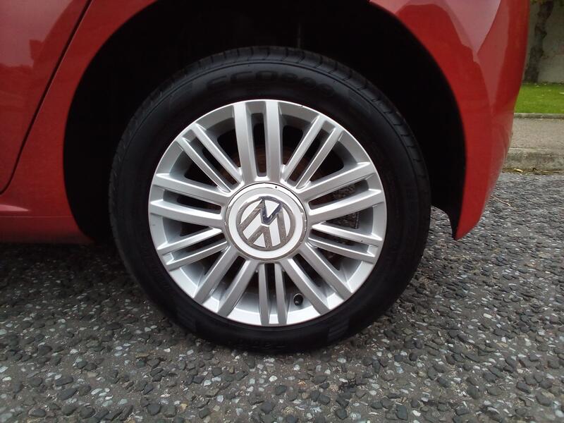 VOLKSWAGEN UP