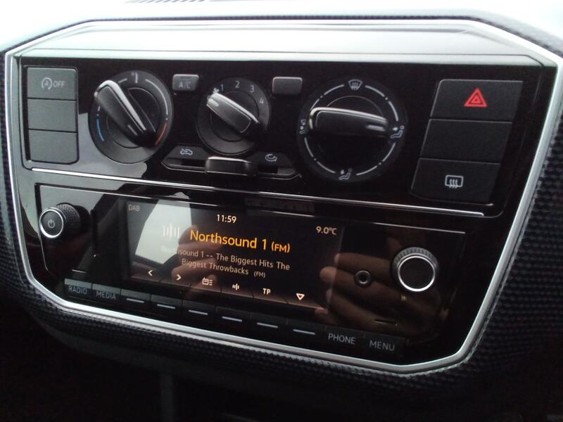 VOLKSWAGEN UP