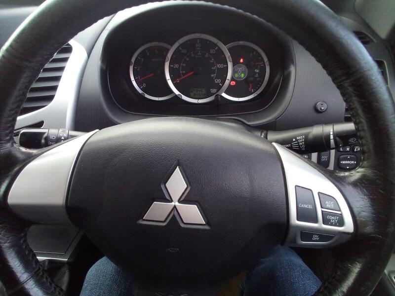 MITSUBISHI L200