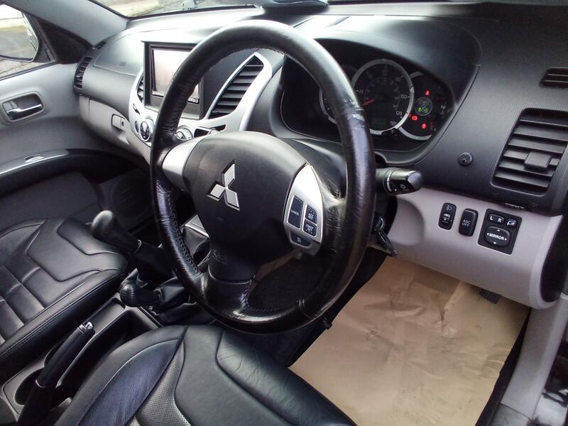 MITSUBISHI L200