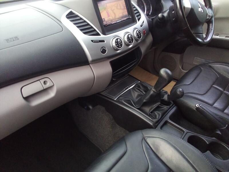 MITSUBISHI L200