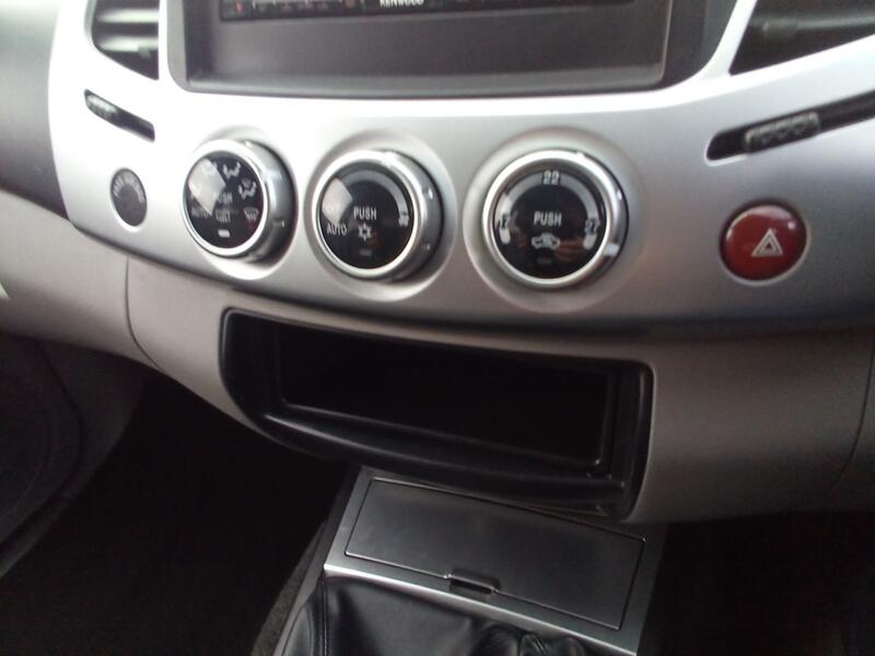 MITSUBISHI L200