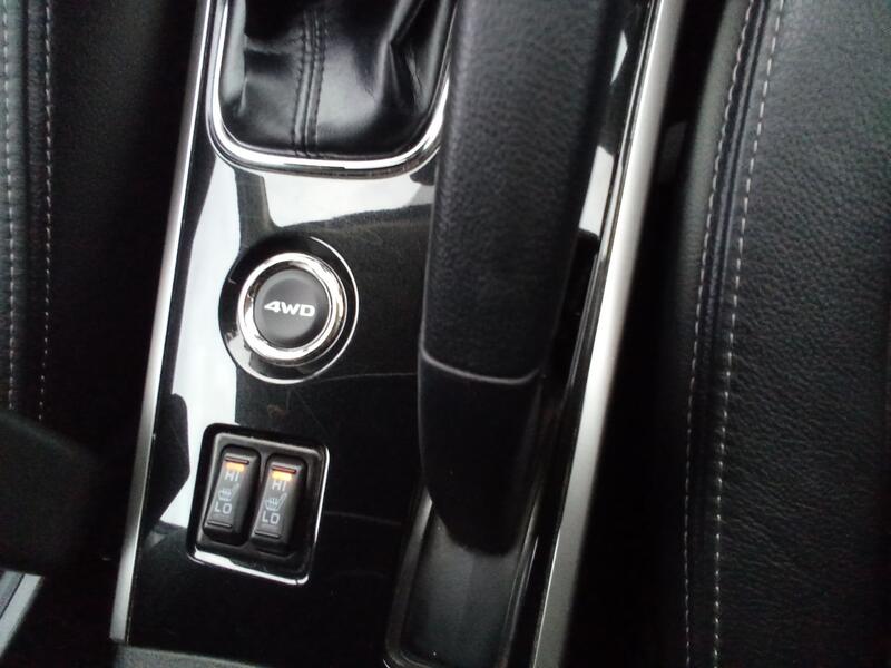 MITSUBISHI OUTLANDER