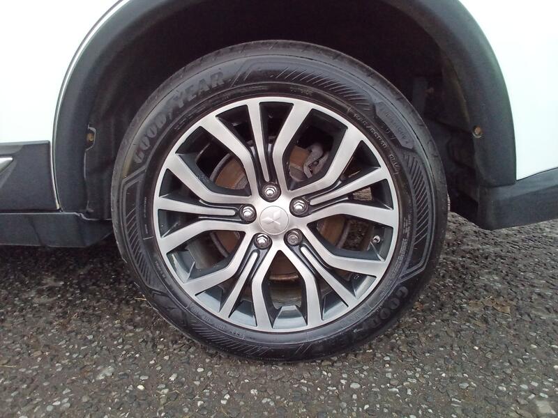 MITSUBISHI OUTLANDER