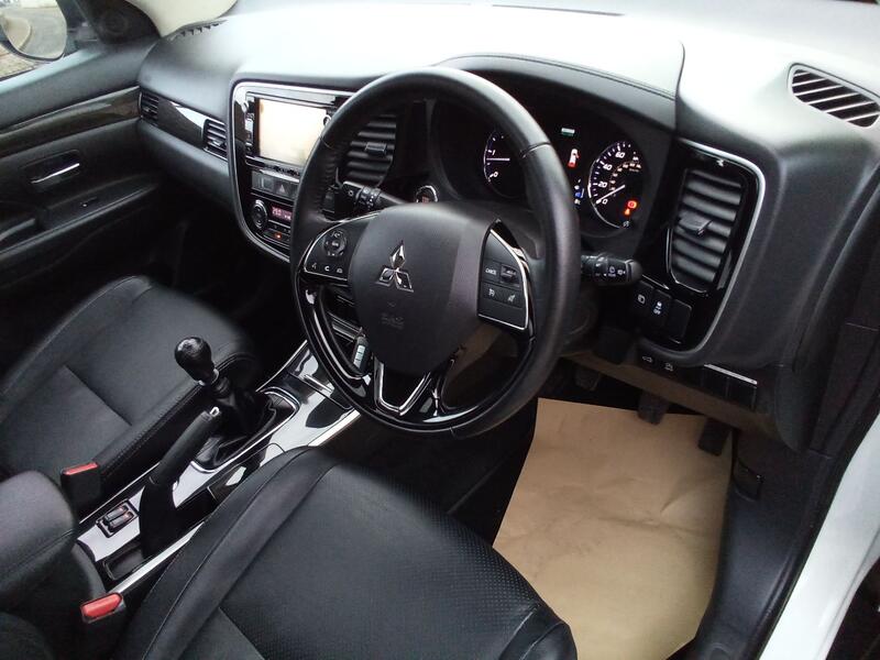 MITSUBISHI OUTLANDER