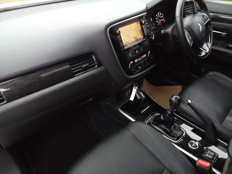 MITSUBISHI OUTLANDER