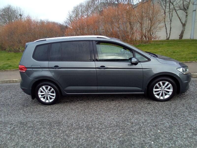 VOLKSWAGEN TOURAN